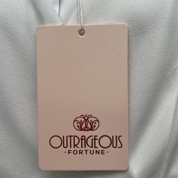 ⚪️ NWT ASOS Outrageous Fortune Winter White Bow Waist Cropped Jumpsuit size 6 - Picture 11 of 15